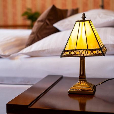Hotel Golden Eagle Levice Eksteriør bilde