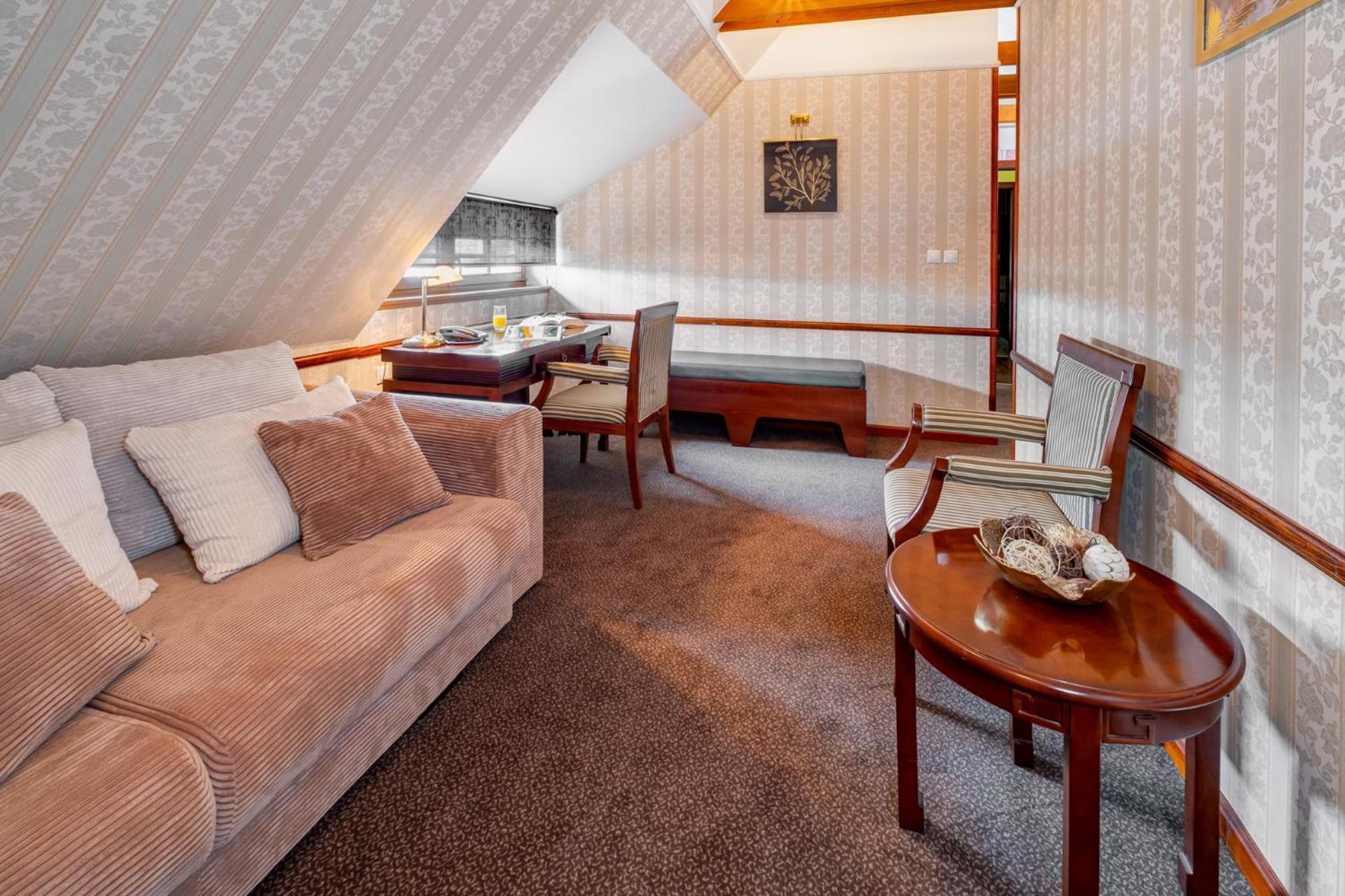 Hotel Golden Eagle Levice Eksteriør bilde