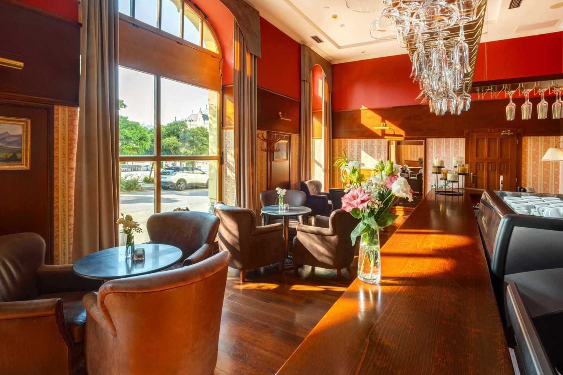 Hotel Golden Eagle Levice Eksteriør bilde