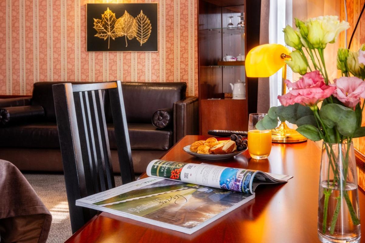 Hotel Golden Eagle Levice Eksteriør bilde