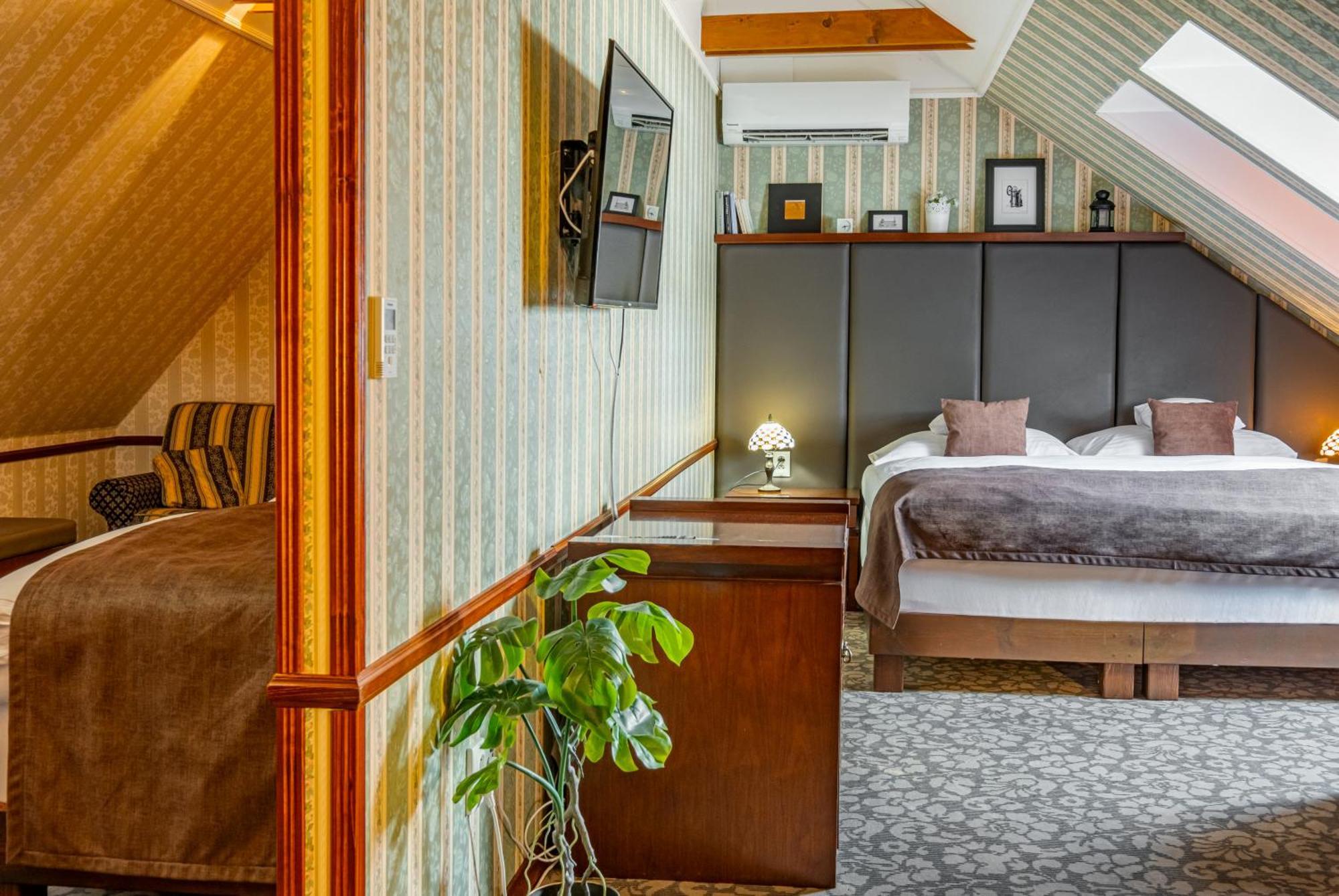 Hotel Golden Eagle Levice Eksteriør bilde